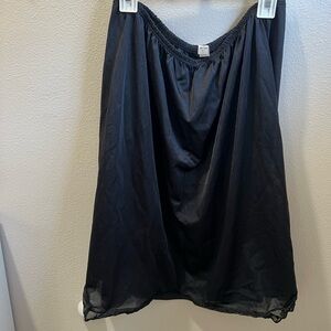 Vandioria vintage black slip with lace trim in front. Size 44